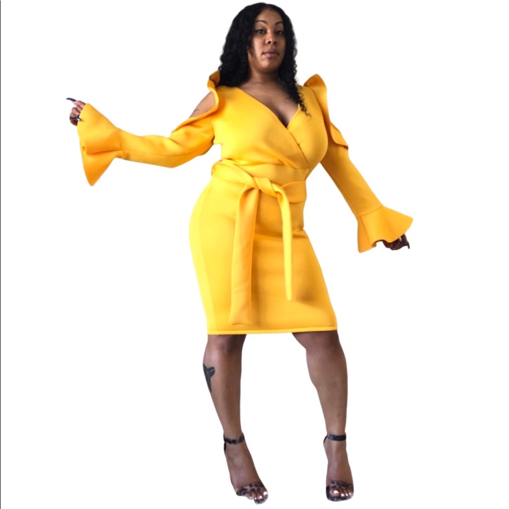 Plus! Cold shoulder flutter sleeve dress